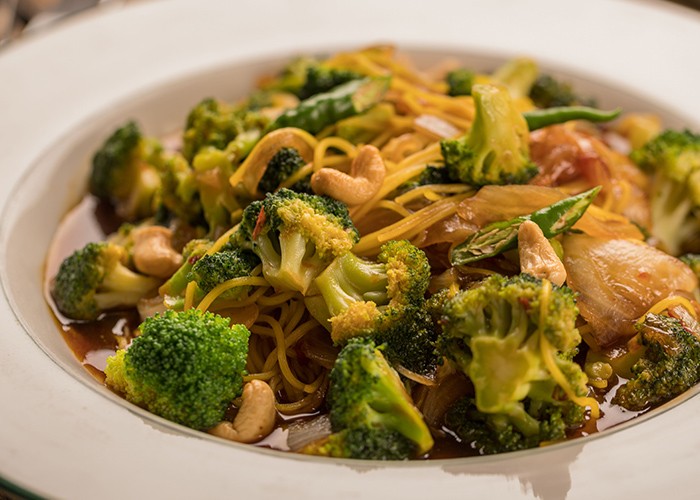 Broccoli and Cashew Nut Stir Fry (vegan)